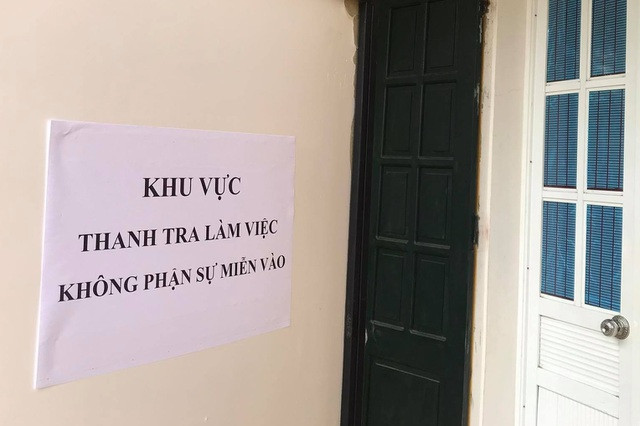 Khu vực thanh tra vụ cô Nguyễn Thị Tuất - giáo viên Trường tiểu học Sài Sơn B. Đoàn sẽ khẩn trương xác minh thấu đáo sự việc để sớm trả lời trước công luận. (Ảnh: M. Hà). 