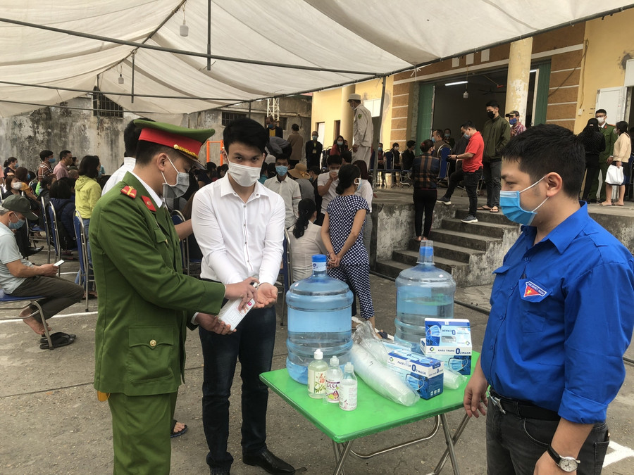 Đoàn thanh niên Công an quận Bắc Từ Liêm ra quân cùng hoạt động cấp CCCD lưu động ảnh 5