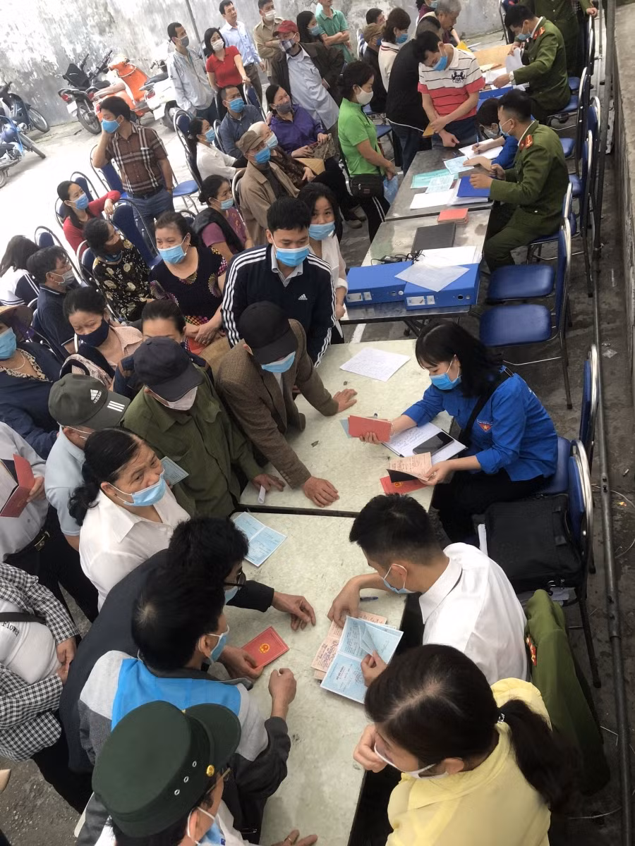 Tổ chức tuyên truyền trước và trong suốt thời gian diễn ra cấp lưu động tại các phường, mỗi ngày 2 buổi. sáng từ 7h30 đến 8h30, chiều từ 17h30 đến 18h30.