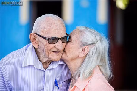 Ngam bo anh dep ve tinh yeu cua cap ong cu ba lao - Anh 12