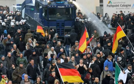 50.000 nguoi bieu tinh phan doi khuynh huong chong nhap cu tai Duc - Anh 1