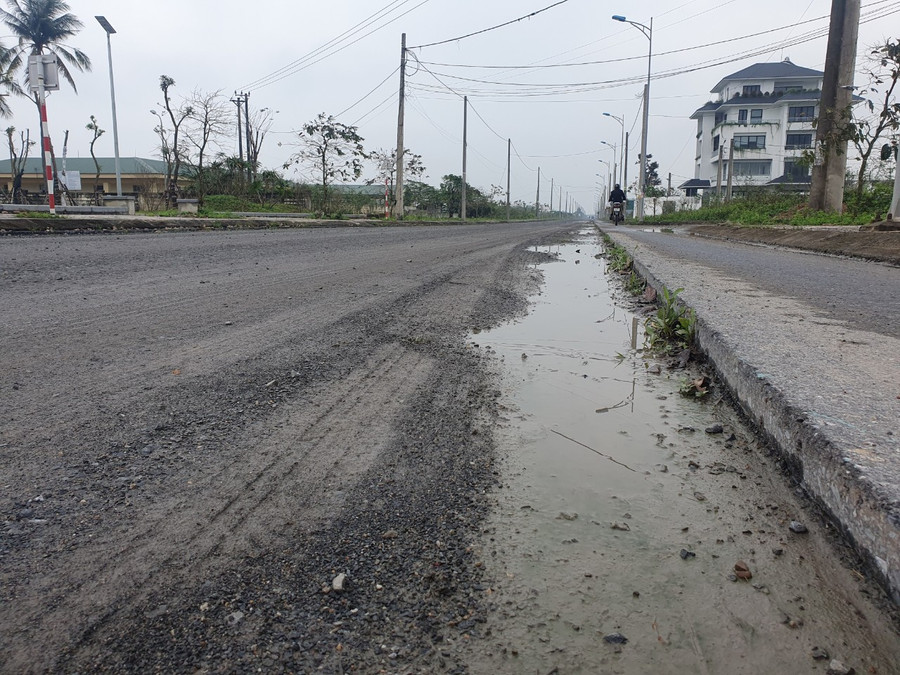 Đại diện Ban Quản lý Dự án GMS, Sở Kế hoạch &amp; Đầu tư Quảng Trị cho biết, dự án đường Trần Thánh Tông chưa bàn giao, đưa vào sử dụng.