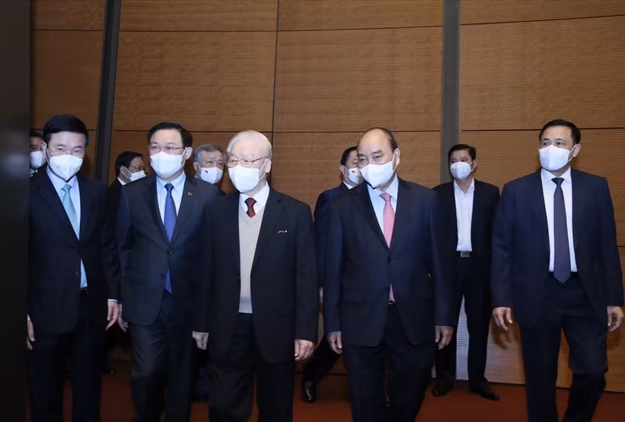 Tổng Bí thư Nguyễn Phú Trọng, Chủ tịch nước Nguyễn Xuân Phúc, Chủ tịch Quốc hội Vương Đình Huệ, Thường trực Ban Bí thư Võ Văn Thưởng cùng các vị lãnh đạo, nguyên lãnh đạo Đảng, Nhà nước tham dự hội nghị.