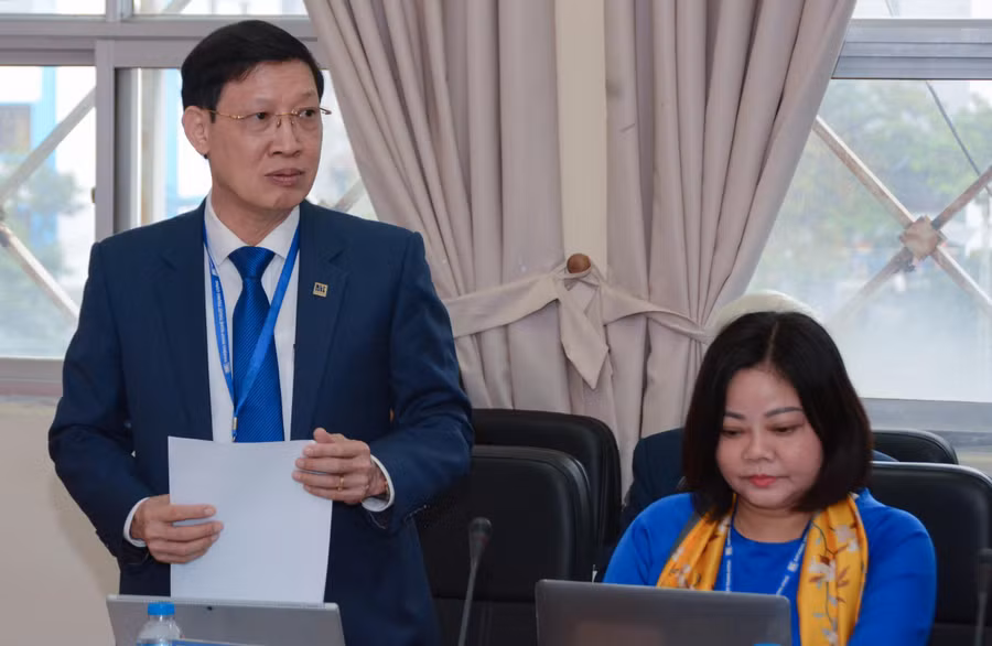 PGS.TS Đào Đăng Phượng – Hiệu trưởng Trường Đại học Sư phạm Nghệ thuật Trung ương báo cáo tại buổi làm việc.