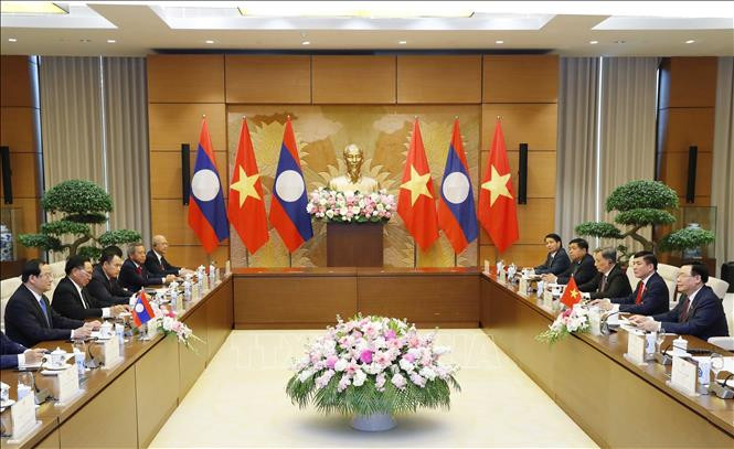 Chủ tịch Quốc hội Vương Đình Huệ hội kiến Thủ tướng Lào Sonexay Siphandone. Ảnh: Nhan Sáng/TTXVN Chủ tịch Quốc hội Vương Đình Huệ hội kiến Thủ tướng Lào Sonexay Siphandone. Ảnh: Nhan Sáng/TTXVN