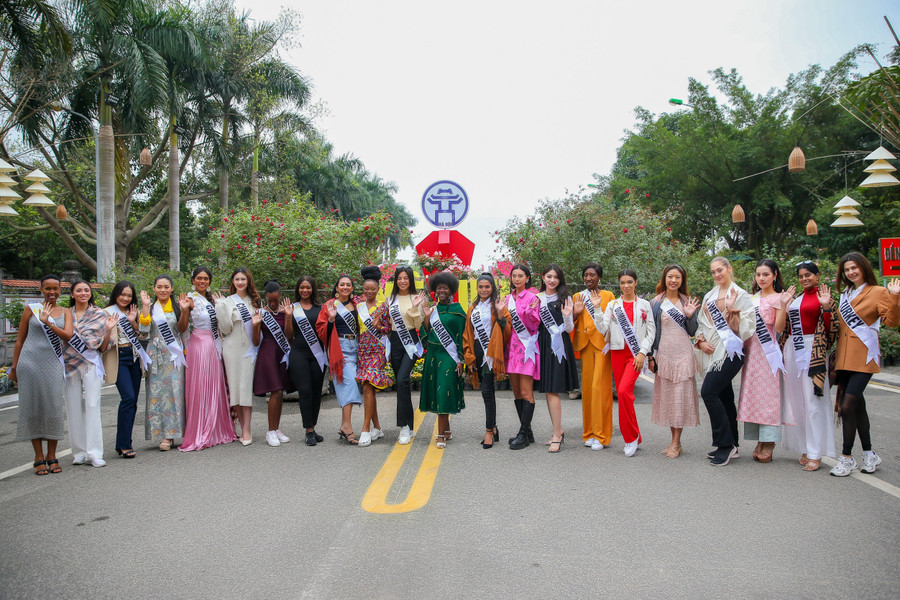 Sự xuất hiện của các thí sinh cuộc thi Hoa hậu du lịch thế giới tại Lễ hội &quot;Mê Linh rực rỡ sắc hoa&quot; góp phần quảng bá hình ảnh huyện Mê Linh.