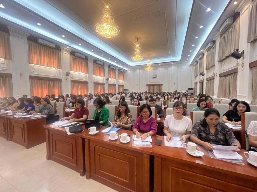 Gần 300 đại biểu trên cả nước về dự Hội nghị tập huấn nâng cao chất lượng tổ chức và hoạt động nhóm trẻ, lớp mẫu giáo mầm non độc lập. Gần 300 đại biểu trên cả nước về dự Hội nghị tập huấn nâng cao chất lượng tổ chức và hoạt động nhóm trẻ, lớp mẫu giáo mầm non độc lập.