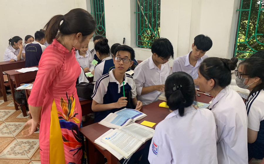 Thầy cô luôn đồng hành cùng học sinh trong từng giai đoạn. Thầy cô luôn đồng hành cùng học sinh trong từng giai đoạn.