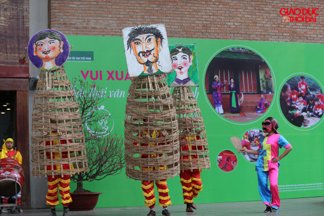 Tiết mục Ông Đùng bà Đoàng được tái hiện trong trương trình.