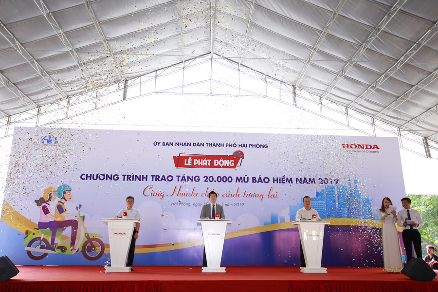 Phát động Chương trình trao tặng 20.000 mũ bảo hiểm năm 2019 “Cùng Honda chắp cánh tương lai”