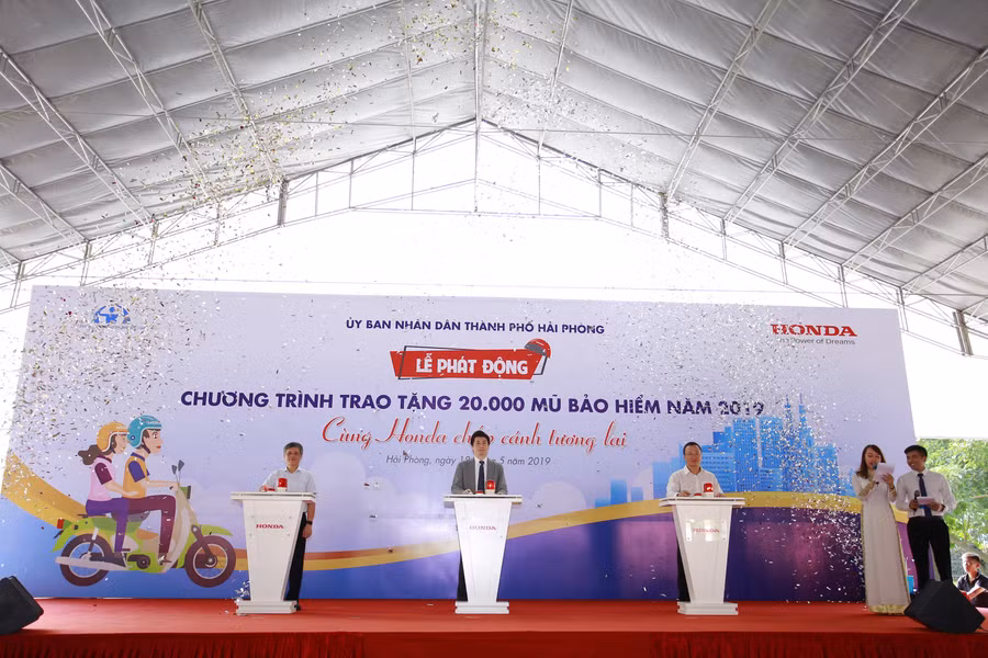 Phát động Chương trình trao tặng 20.000 mũ bảo hiểm năm 2019 “Cùng Honda chắp cánh tương lai”