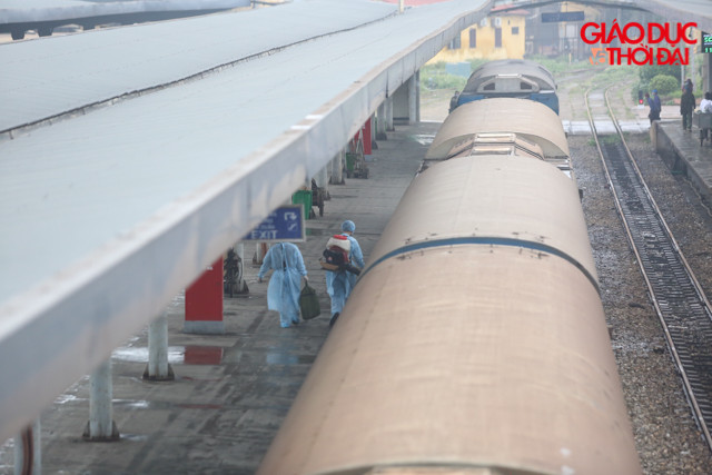 Trong sáng ngày hôm nay toàn bộ nhà ga, đoàn tàu đều được phun thuốc khử trùng.