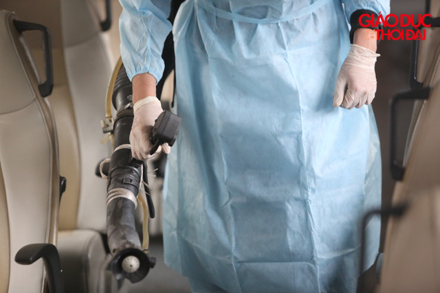 Cũng theo thông tin phía Ga Hà Nội, ngày hôm qua để đảm bảo an toàn và phòng dịch, nhà ga đã tiến hành phun khử trùng 1 lần, hôm nay tiếp tục phun và vệ sinh toàn bộ ga và các toa tàu.