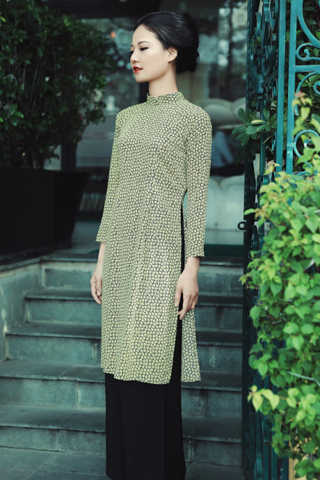 Hoa hậu Thể thao Trần Thị Quỳnh dịu dàng trong tà áo dài - Ảnh 4 Hoa hau The thao Tran Thi Quynh diu dang trong ta ao dai - Anh 4