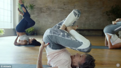 Trầm trồ xem cụ bà U100 tập yoga thuần thục - Ảnh 7 Tram tro xem cu ba U100 tap yoga thuan thuc - Anh 7