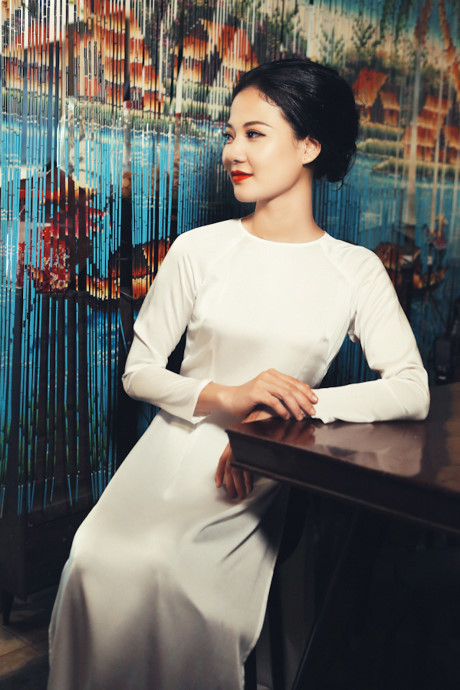 Hoa hậu Thể thao Trần Thị Quỳnh dịu dàng trong tà áo dài - Ảnh 2 Hoa hau The thao Tran Thi Quynh diu dang trong ta ao dai - Anh 2