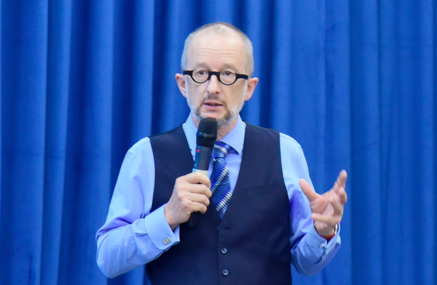 GS Jean-Marc Lavest - Hiệu trưởng Chính Trường ĐH Khoa học và Công nghệ Hà Nội phát biểu tại hội thảo.