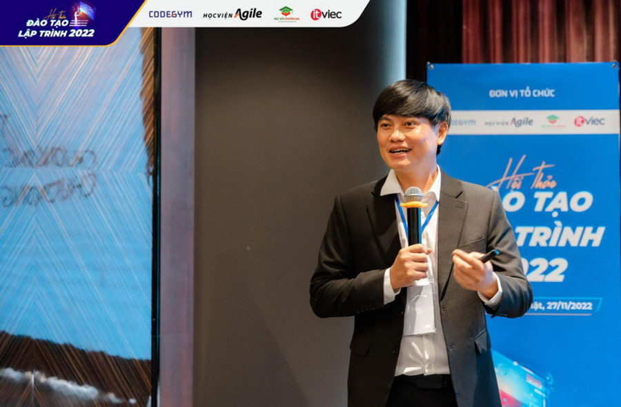 Ông Nguyễn Khắc Nhật (CEO CodeGym) chia sẻ về “Phương pháp thiết kế chương trình đào tạo IT”.