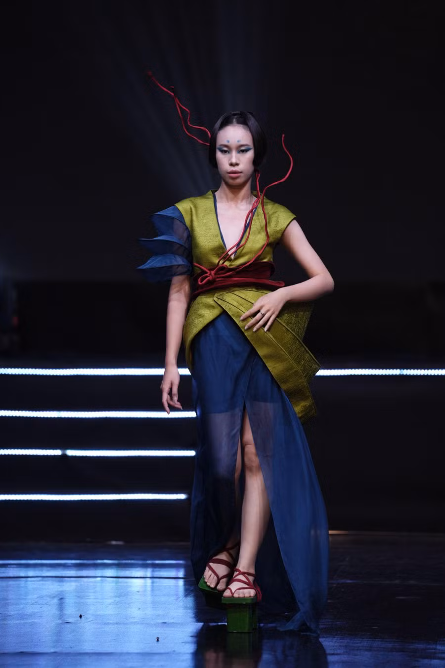 Mãn nhãn show diễn thời trang tốt nghiệp của sinh viên Trường ĐH Kiến trúc ảnh 7