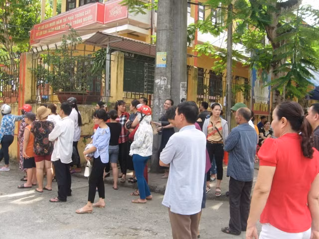 Hồi hộp chờ đợi đến khi trống điểm hết giờ