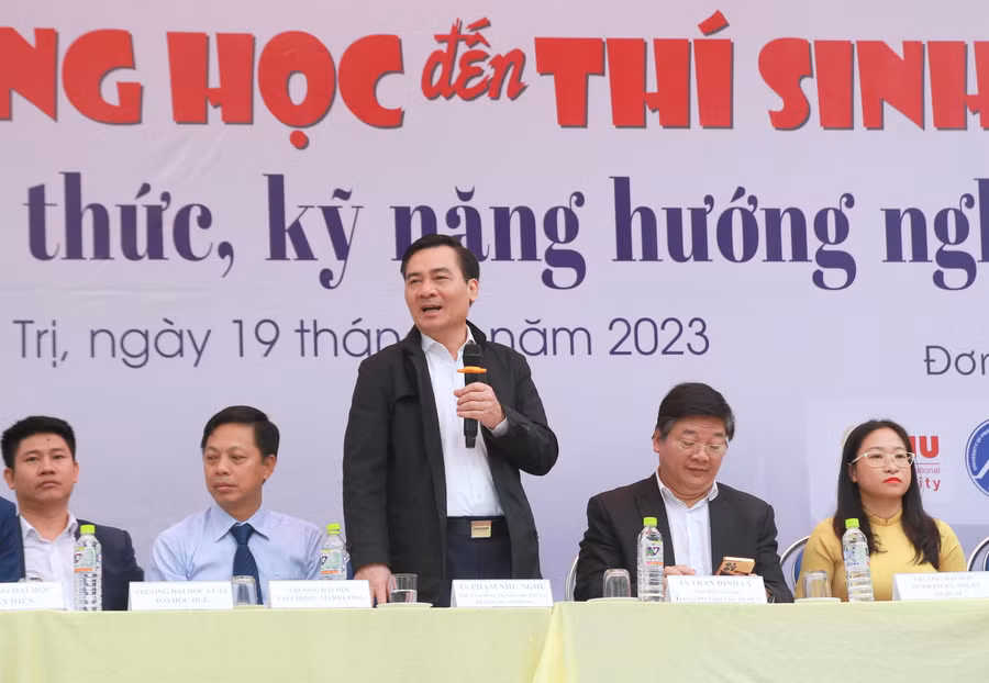 TS Phạm Như Nghệ, Phó Vụ trưởng Vụ Giáo dục ĐH (Bộ GD&amp;ĐT) trao đổi các điểm mới trong công tác tuyển sinh năm nay.