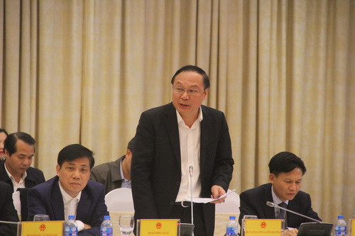 Thứ trưởng Bộ Tài nguyên và Môi trường Lê Công Thành trả lời câu hỏi của phóng viên về vụ 24.124 container đang tồn đọng tại các cảng biển trên cả nước Thứ trưởng Bộ Tài nguyên và Môi trường Lê Công Thành trả lời câu hỏi của phóng viên về vụ 24.124 container đang tồn đọng tại các cảng biển trên cả nước