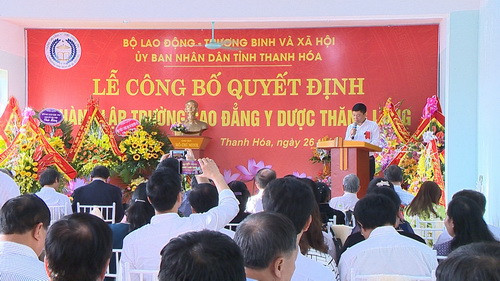 Đại diện Bộ Lao động, Thương binh và Xã hội công bố quyết định thành lập trường Đại diện Bộ Lao động, Thương binh và Xã hội công bố quyết định thành lập trường