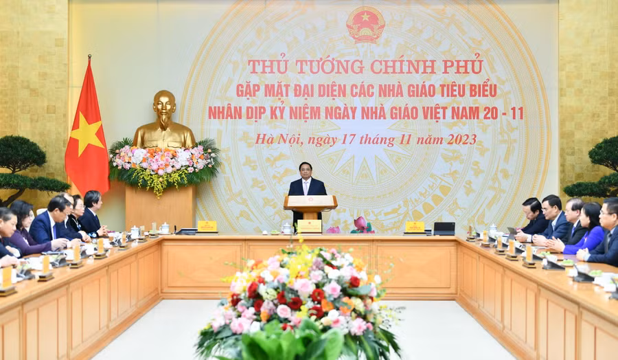 Thủ tướng Phạm Minh Chính phát biểu tại buổi gặp mặt các nhà giáo tiêu biểu chiều 17/11.