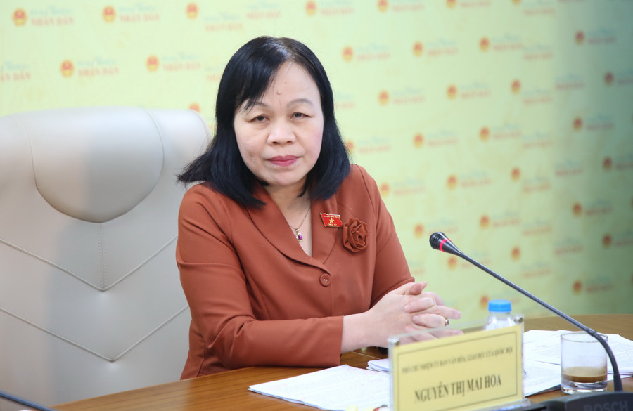 Bà Nguyễn Thị Mai Hoa chia sẻ tại tọa đàm. Bà Nguyễn Thị Mai Hoa chia sẻ tại tọa đàm.