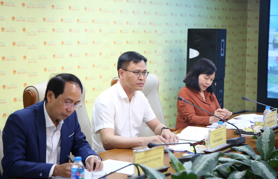 Ông Trần Thanh Đạm (ở giữa) chia sẻ tại tọa đàm. Ông Trần Thanh Đạm (ở giữa) chia sẻ tại tọa đàm.