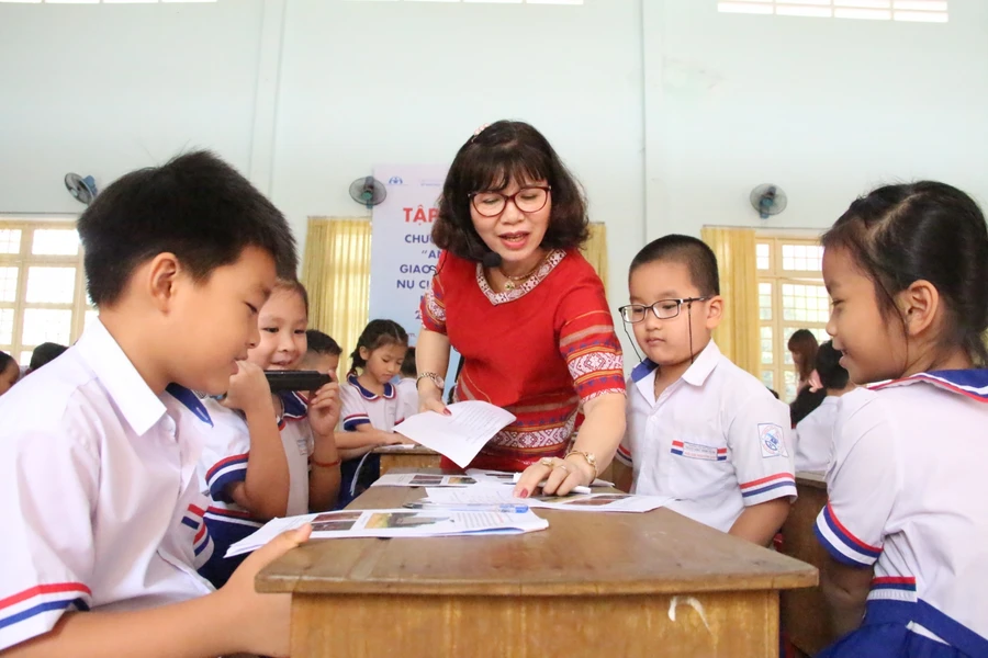 Cách xưng hô trong trường học phù hợp với độ tuổi nhưng phải thể hiện sự tôn trọng.