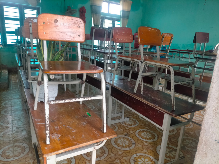 Nhà trường chủ động ứng phó với mưa lũ. Nhà trường chủ động ứng phó với mưa lũ.