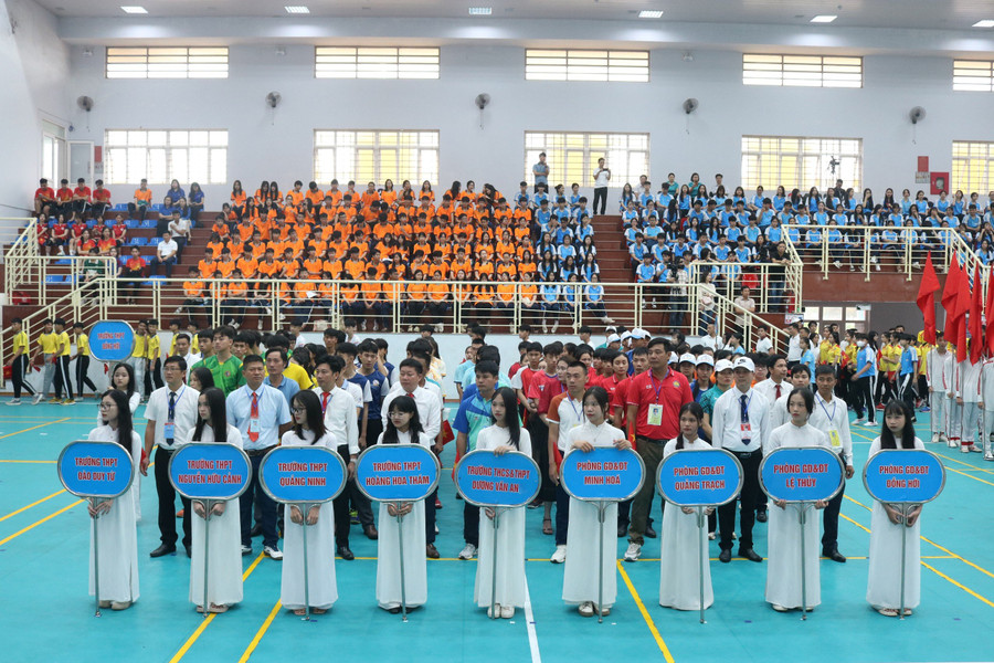 Gần 2.000 vận động viên thuộc 39 đoàn sẽ tham gia tranh tài tại 8 bộ môn thi đấu. Gần 2.000 vận động viên thuộc 39 đoàn sẽ tham gia tranh tài tại 8 bộ môn thi đấu.