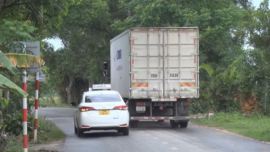 Các phương tiện lưu thông qua tỉnh lộ 578 B chủ yếu tránh trạm thu phí BOT đặt trên Quốc lộ 1A, đoạn qua xã Triệu Giang, huyện Triệu Phong.