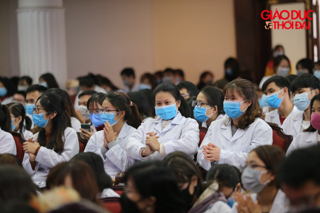 Những kinh nghiệm dân gian của ông cha ngày xưa như đốt bồ kết, ăn tỏi, bôi dầu tràm… giúp bảo vệ niêm mạc, có tác dụng tăng sức đề kháng trước các bệnh do virus chứ không có bằng chứng khoa học có thể diệt được virus corona.