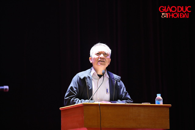 Liên quan phòng chống virus Corona, một số sinh viên ở các tỉnh thành: Vĩnh Phúc, Thanh Hóa…những tỉnh thành đã phát hiện có bệnh nhân mắc virus corona đều khẳng định: người dân và chính quyền địa phương đều có ý thức trong việc phòng chống dịch bệnh này như thường xuyên đeo khẩu trang, rửa tay xà phòng và nước sạch và không tụ tập đông người (nếu thực sự không cần thiết).