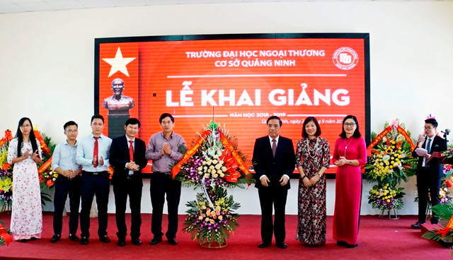 Trường Đại học Ngoại thương khai giảng và trao bằng tốt nghiệp cho sinh viên cơ sở Quảng Ninh 