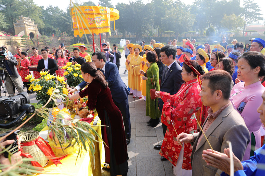 Theo quan niệm dân gian, cây nêu được dựng để đánh dấu thời khắc chuyển giao giữa năm cũ và năm mới, đồng thời còn mang ý nghĩa cầu mong quốc thái dân an, mùa màng tốt tươi.
