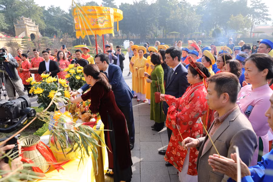 Theo quan niệm dân gian, cây nêu được dựng để đánh dấu thời khắc chuyển giao giữa năm cũ và năm mới, đồng thời còn mang ý nghĩa cầu mong quốc thái dân an, mùa màng tốt tươi.