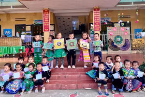 Học sinh Trường Mầm non xã Suối Giàng đa phần là người đồng bào dân tộc Mông.