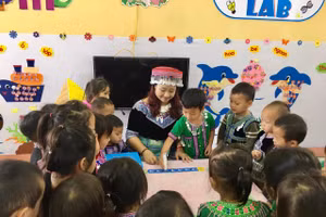 Cô giáo Đỗ Thuỳ Quyên trong một giờ lên lớp.