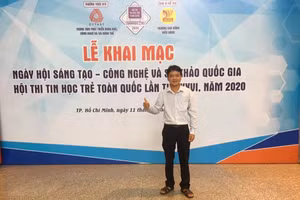 Thầy giáo Huỳnh Sinh Lel. Ảnh: NVCC.