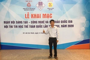 Thầy giáo Huỳnh Sinh Lel. Ảnh: NVCC.