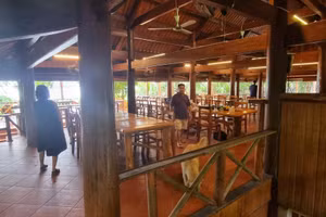 Công trình xây dựng của Công ty Cổ phần dịch vụ du lịch Đảo Cát Dứa đầu tư tại Vườn Quốc gia Cát Bà.