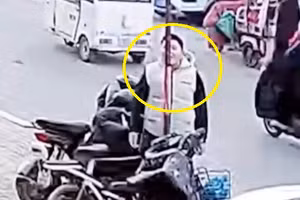 Kết đắng cho nam thiếu niên chơi dại dùng lưỡi liếm vào cột thép lúc -16 độ C