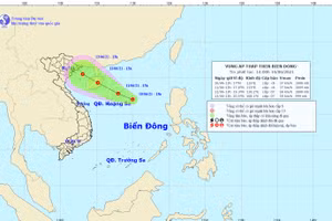 Vị trí và dự báo hướng di chuyển của vùng áp thấp hồi 13 giờ ngày 10/6. Ảnh: KTVN