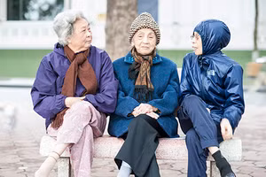 Những việc người cao tuổi nên làm để bảo vệ sức khỏe mùa giá rét