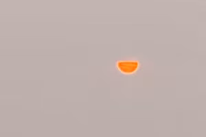 Hà Nội: Mặt trời khuyết trong "sương mù" độc hại