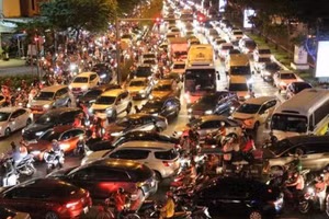 Ùn tắc tại cửa ngõ vào sân bay Tân Sơn Nhất. Ảnh minh họa.