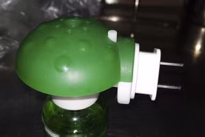 Lọ tinh dầu đuổi muỗi mà gia đình anh K. đã sử dụng. Ảnh: BVCC.